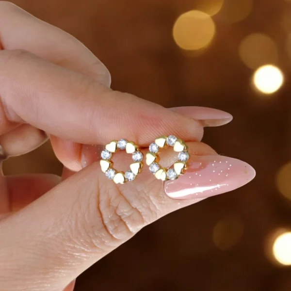 Round heart crystal earrings